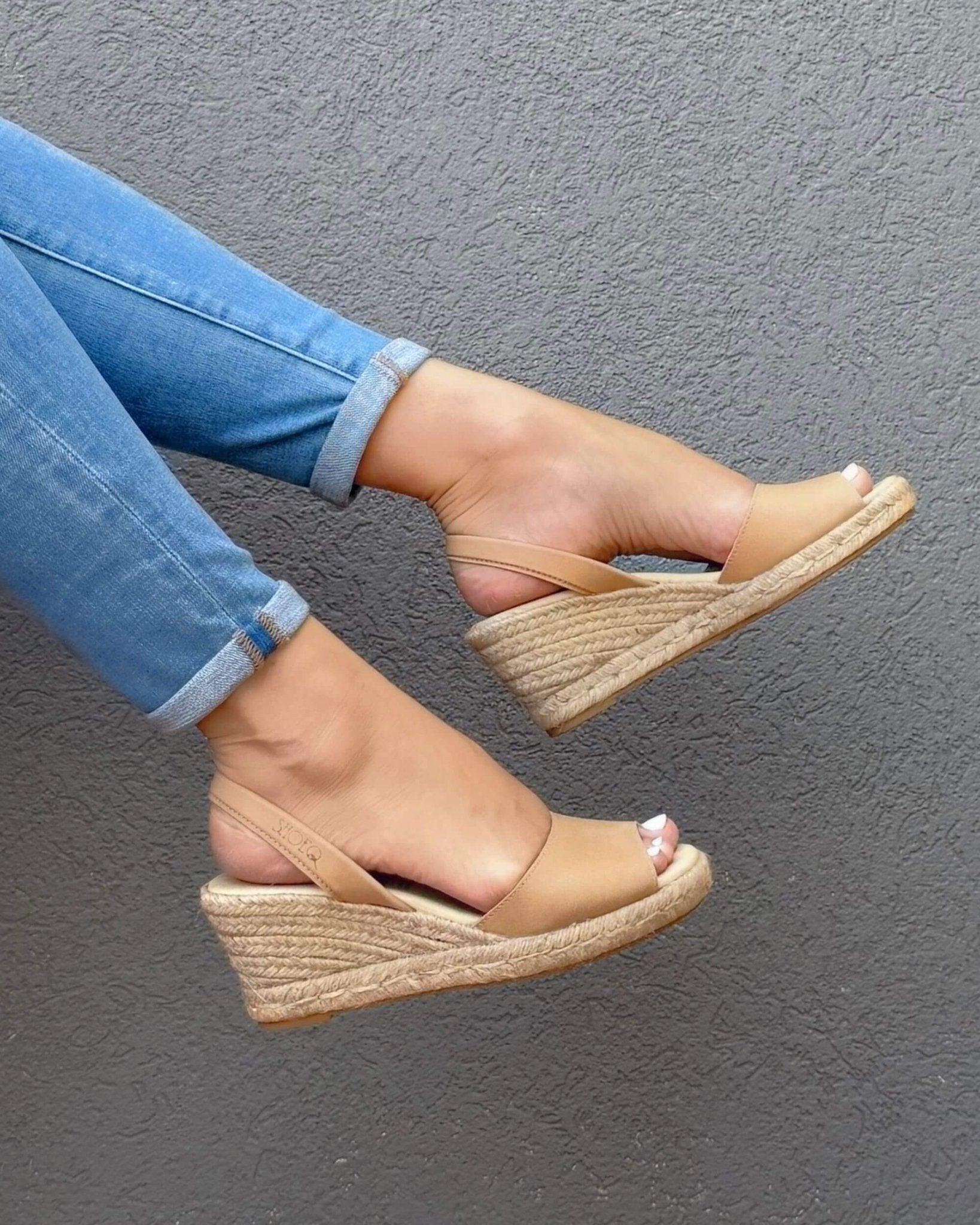 Klassischer Espadrille-Keilsandal in Karamell